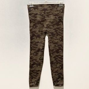 Spanx Look at Me Now Seamless Leggings, Size L, Green Camo